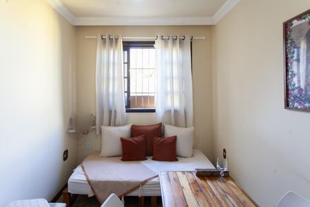 Casa à venda com 60m², 2 quartos e 2 vagas Casa à venda com 60m², 2 quartos e 2 vagasQuarto