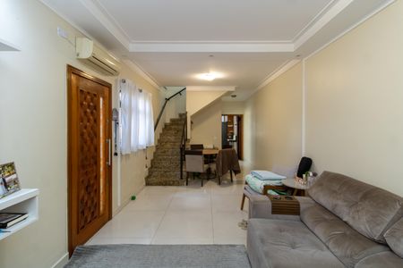 Casa à venda com 250m², 4 quartos e 2 vagas Casa à venda com 250m², 4 quartos e 2 vagasSala