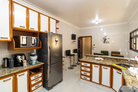 Casa à venda com 250m², 4 quartos e 2 vagas Casa à venda com 250m², 4 quartos e 2 vagasCozinha