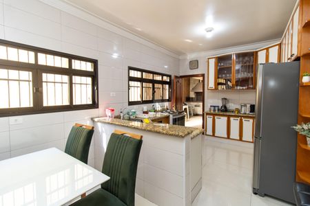 Casa à venda com 250m², 4 quartos e 2 vagas Casa à venda com 250m², 4 quartos e 2 vagasCozinha