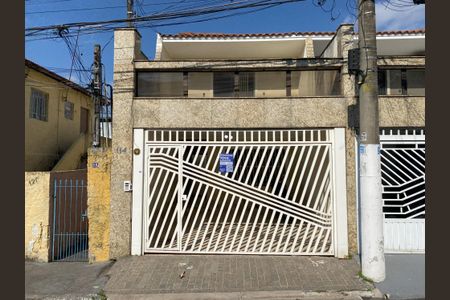 Casa à venda com 250m², 4 quartos e 2 vagas Casa à venda com 250m², 4 quartos e 2 vagasFachada