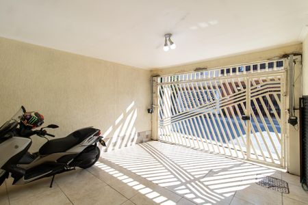 Casa à venda com 250m², 4 quartos e 2 vagas Casa à venda com 250m², 4 quartos e 2 vagasGaragem