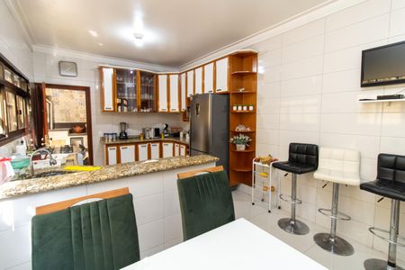 Casa à venda com 250m², 4 quartos e 2 vagas Casa à venda com 250m², 4 quartos e 2 vagasCozinha