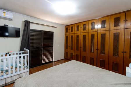 Casa à venda com 250m², 4 quartos e 2 vagas Casa à venda com 250m², 4 quartos e 2 vagasSuíte 2