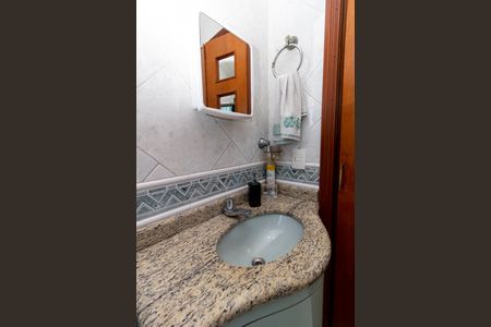 Casa à venda com 250m², 4 quartos e 2 vagas Casa à venda com 250m², 4 quartos e 2 vagasBanheiro Social