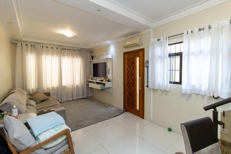 Casa à venda com 250m², 4 quartos e 2 vagas Casa à venda com 250m², 4 quartos e 2 vagasSala