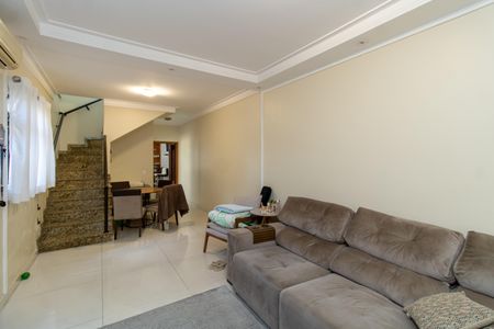 Casa à venda com 250m², 4 quartos e 2 vagas Casa à venda com 250m², 4 quartos e 2 vagasSala