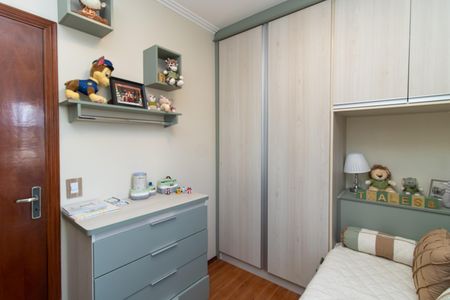 Casa à venda com 250m², 4 quartos e 2 vagas Casa à venda com 250m², 4 quartos e 2 vagasQuarto