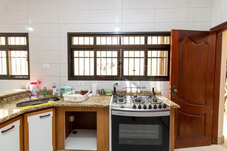 Casa à venda com 250m², 4 quartos e 2 vagas Casa à venda com 250m², 4 quartos e 2 vagasCozinha