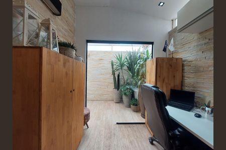 Casa de condomínio à venda com 118m², 2 quartos e 2 vagasEscritório