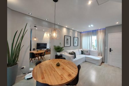 Casa de condomínio à venda com 118m², 2 quartos e 2 vagasSala