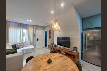 Casa de condomínio à venda com 118m², 2 quartos e 2 vagasSala