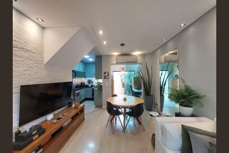 Casa de condomínio à venda com 118m², 2 quartos e 2 vagasSala