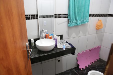 Casa à venda com 100m², 4 quartos e sem vagaBanheiro 2