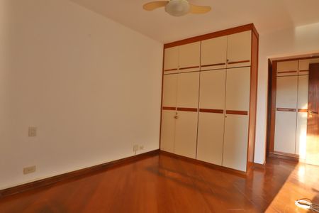 Apartamento à venda com 221m², 3 quartos e 2 vagasQuarto 2