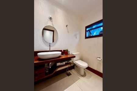 Casa à venda com 235m², 3 quartos e 4 vagas Casa à venda com 235m², 3 quartos e 4 vagasLavabo