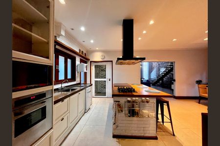 Casa à venda com 235m², 3 quartos e 4 vagas Casa à venda com 235m², 3 quartos e 4 vagasCozinha