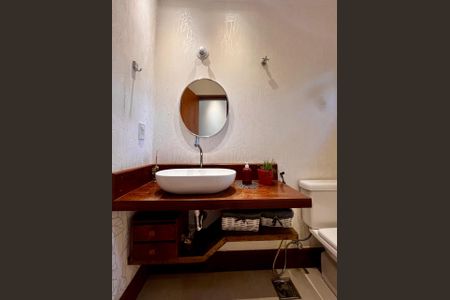 Casa à venda com 235m², 3 quartos e 4 vagas Casa à venda com 235m², 3 quartos e 4 vagasLavabo