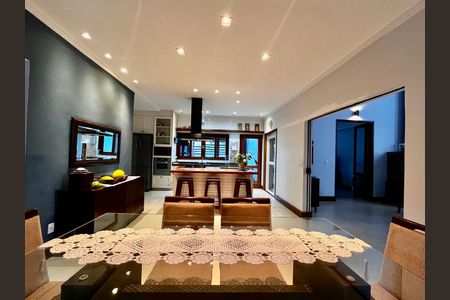 Casa à venda com 235m², 3 quartos e 4 vagas Casa à venda com 235m², 3 quartos e 4 vagasCozinha