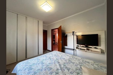 Casa à venda com 235m², 3 quartos e 4 vagas Casa à venda com 235m², 3 quartos e 4 vagasSuíte 1