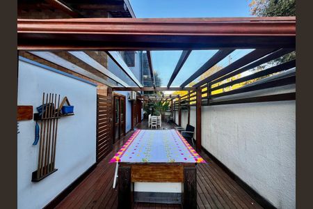 Casa à venda com 235m², 3 quartos e 4 vagas Casa à venda com 235m², 3 quartos e 4 vagasÁrea externa