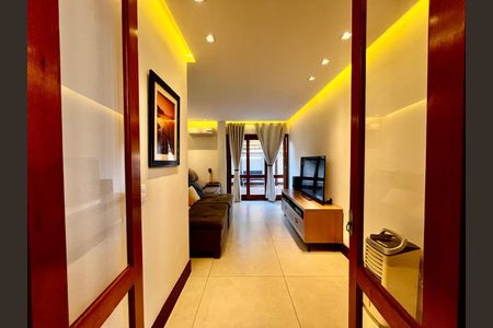 Casa à venda com 235m², 3 quartos e 4 vagas Casa à venda com 235m², 3 quartos e 4 vagasSala TV