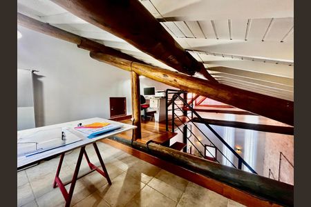 Casa à venda com 235m², 3 quartos e 4 vagas Casa à venda com 235m², 3 quartos e 4 vagasEscritório