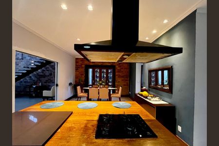 Casa à venda com 235m², 3 quartos e 4 vagas Casa à venda com 235m², 3 quartos e 4 vagasCozinha