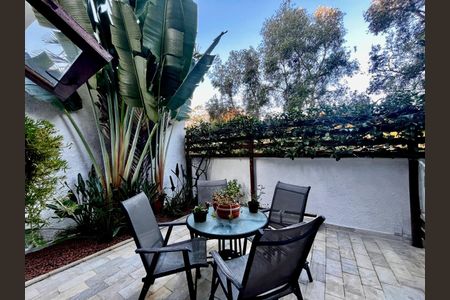 Casa à venda com 235m², 3 quartos e 4 vagas Casa à venda com 235m², 3 quartos e 4 vagasÁrea externa