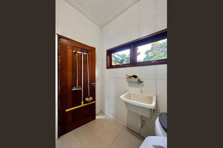 Casa à venda com 235m², 3 quartos e 4 vagas Casa à venda com 235m², 3 quartos e 4 vagasÁrea de Serviço