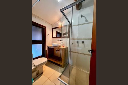 Casa à venda com 235m², 3 quartos e 4 vagas Casa à venda com 235m², 3 quartos e 4 vagasBanheiro da Suíte 2