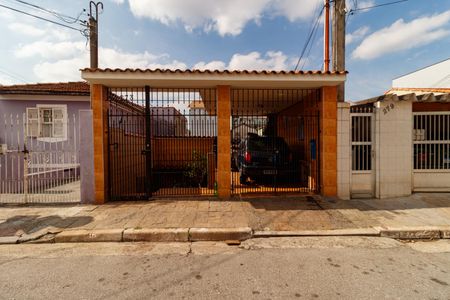 Casa à venda com 120m², 2 quartos e 1 vaga Casa à venda com 120m², 2 quartos e 1 vagaFachada