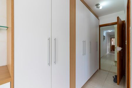 Casa à venda com 170m², 3 quartos e 2 vagasSuíte