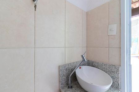 Casa à venda com 170m², 3 quartos e 2 vagasBanheiro Externo