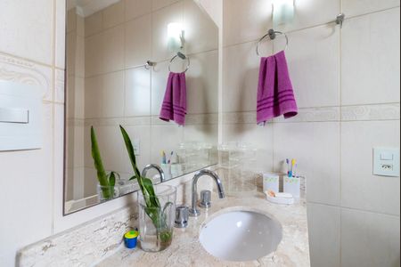 Casa à venda com 170m², 3 quartos e 2 vagasBanheiro da Suíte