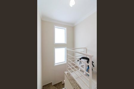 Casa à venda com 170m², 3 quartos e 2 vagasCorredor dos Quartos - Escada