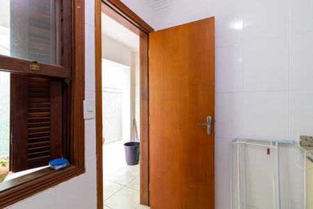 Casa à venda com 170m², 3 quartos e 2 vagasQuarto de Serviço