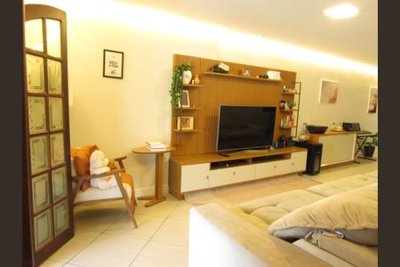 Casa à venda com 198m², 2 quartos e 2 vagasSala