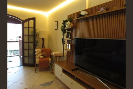 Casa à venda com 198m², 2 quartos e 2 vagasSala