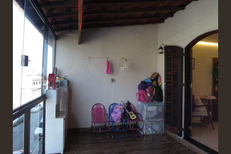 Casa à venda com 198m², 2 quartos e 2 vagasVaranda