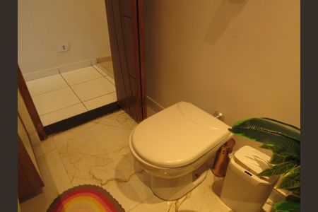 Casa à venda com 198m², 2 quartos e 2 vagasLavabo