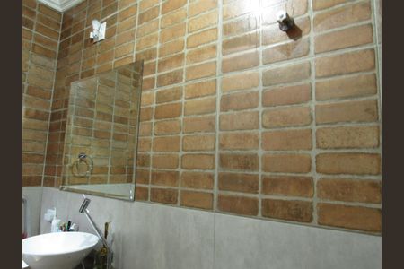 Casa à venda com 198m², 2 quartos e 2 vagasBanheiro da Suíte