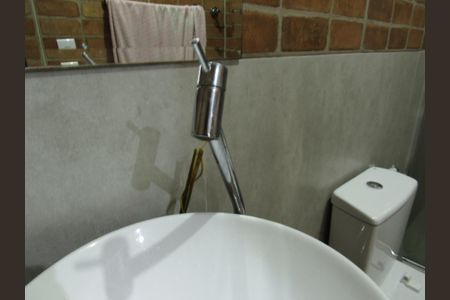 Casa à venda com 198m², 2 quartos e 2 vagasBanheiro da Suíte