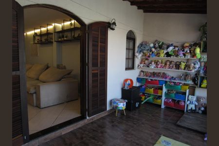 Casa à venda com 198m², 2 quartos e 2 vagasVaranda