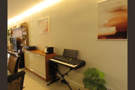 Casa à venda com 198m², 2 quartos e 2 vagasSala