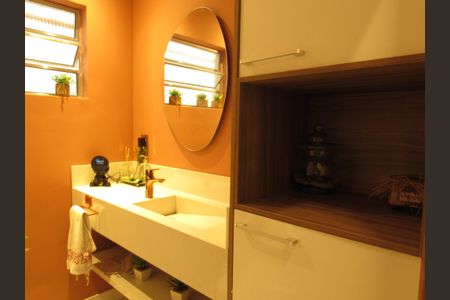 Casa à venda com 198m², 2 quartos e 2 vagasLavabo