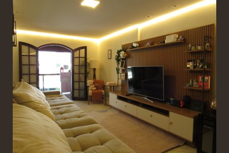 Casa à venda com 198m², 2 quartos e 2 vagasSala