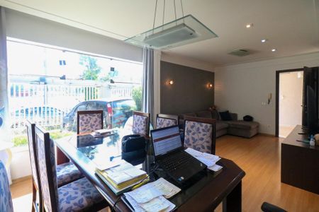 Casa à venda com 235m², 3 quartos e 7 vagasSala