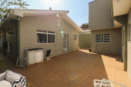 Casa à venda com 235m², 3 quartos e 7 vagasQuintal