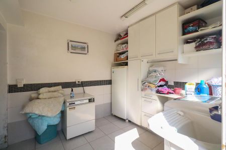 Casa à venda com 235m², 3 quartos e 7 vagasÁrea de Serviço